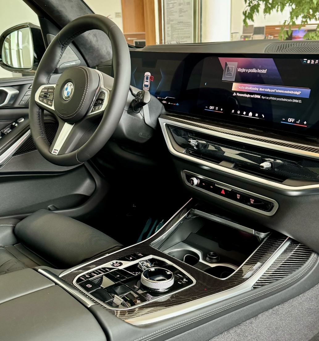BMW X7 40d xDrive Msport | FACELIFT | SKLADEM | nové české auto ihned k předání | nejoblíbenější velké SUV s naftovým motorem 340 koní | bílá Mineral s černou kůží | super výbava | skvělá cena | nákup online | AUTOiBUY.com